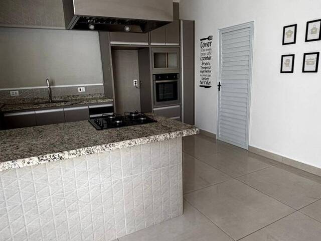 #2102 - Casa em Condomínio para Locação em Bragança Paulista - SP - 2
